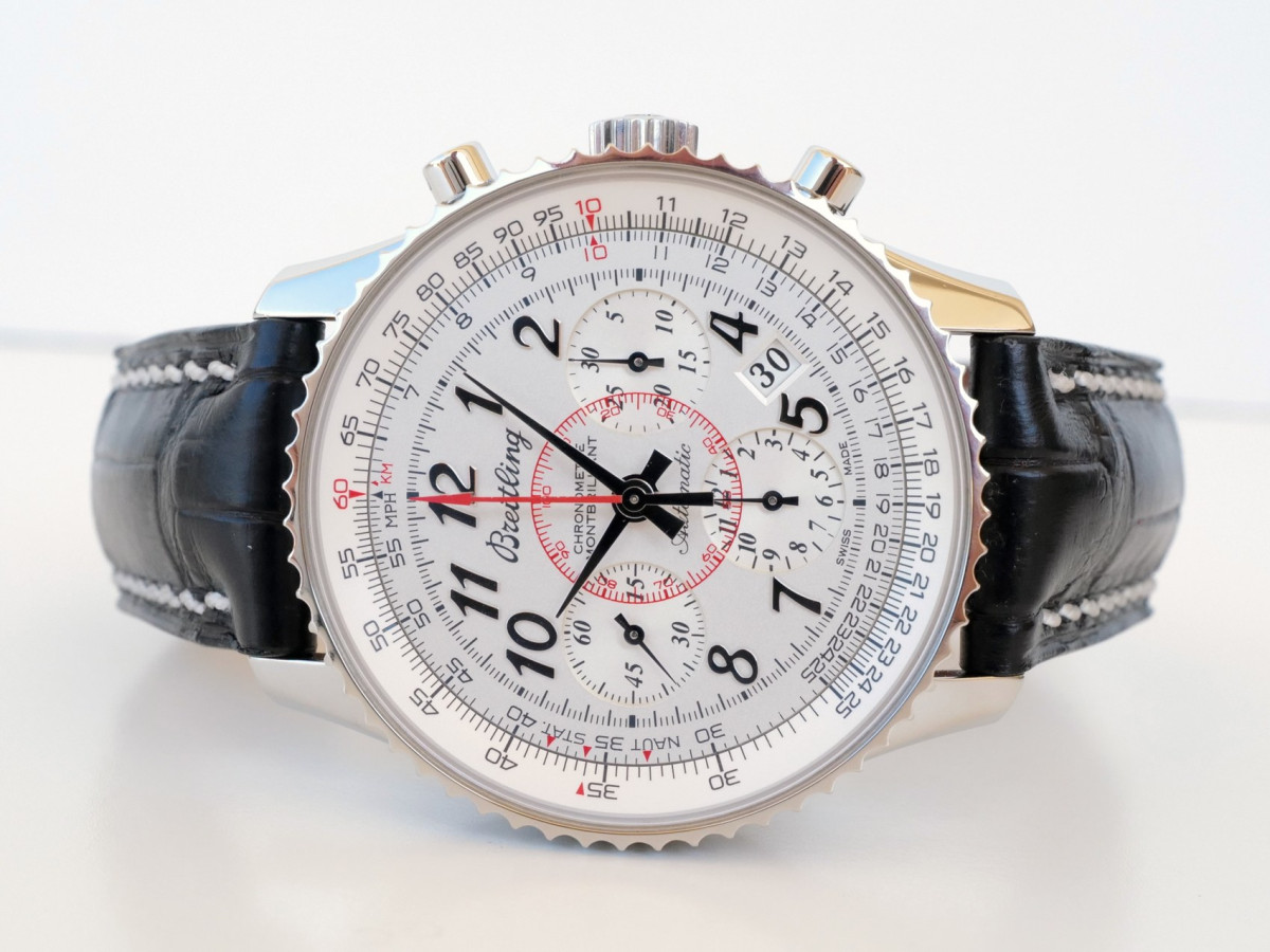 Швейцарський годинник Breitling Navitimer Montbrillant 01 Chronograph 40