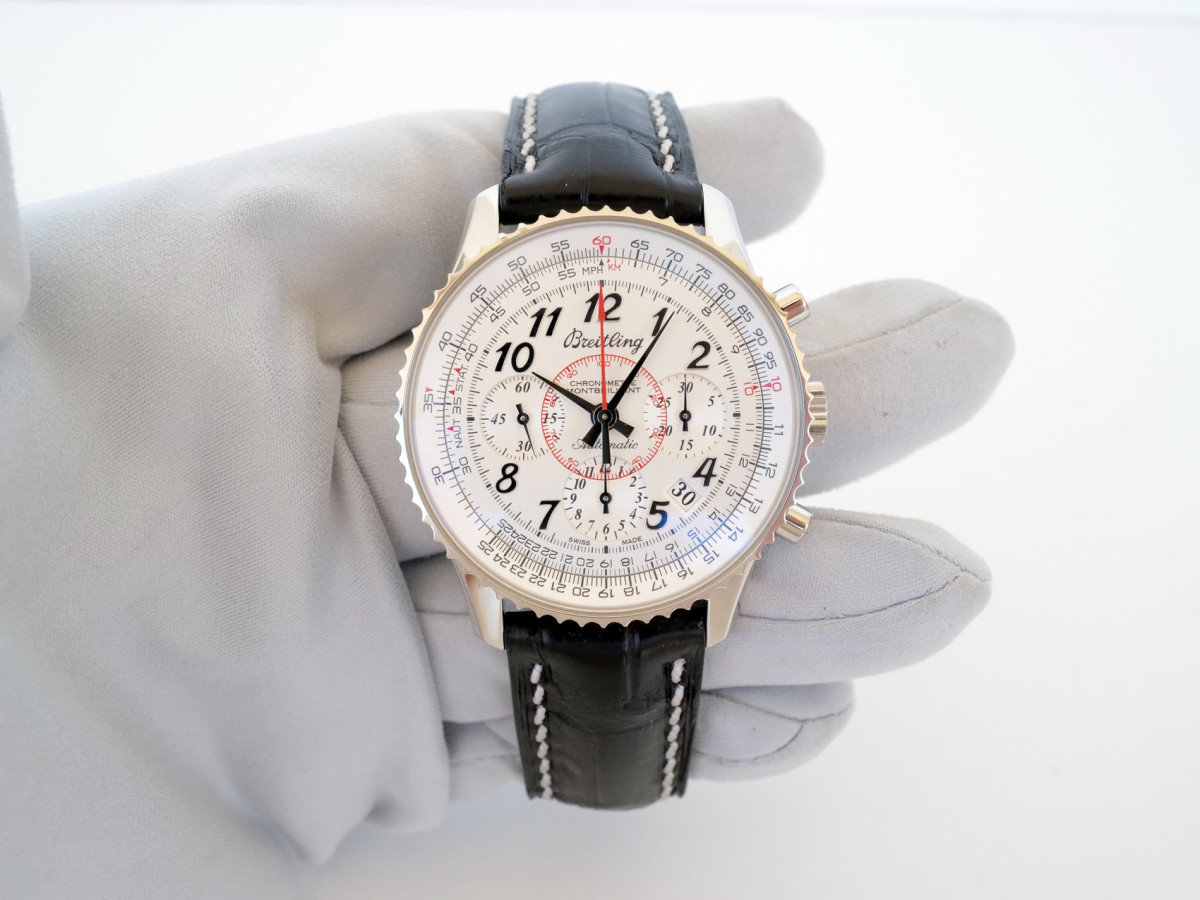 Швейцарський годинник Breitling Navitimer Montbrillant 01 Chronograph 40