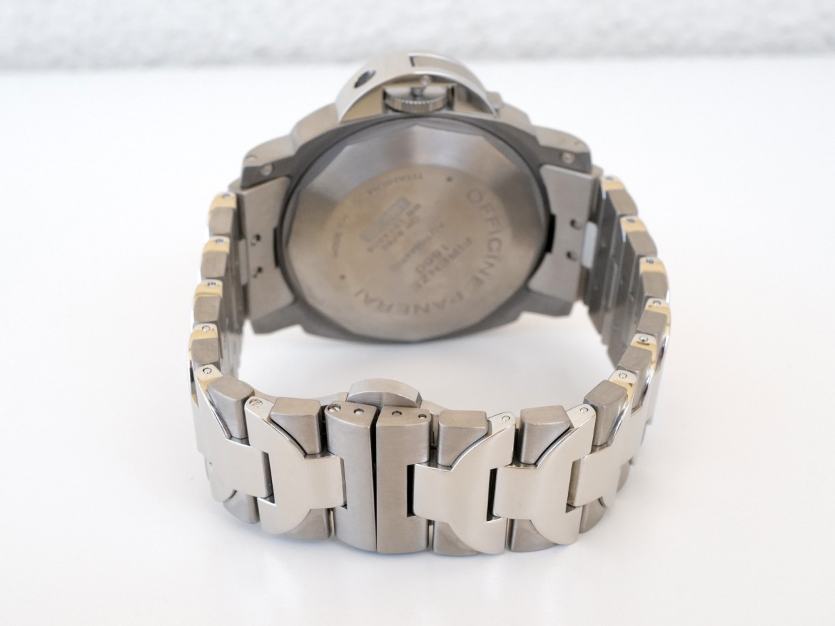 Швейцарские часы Panerai Luminor GMT Titanium Black Dial 44