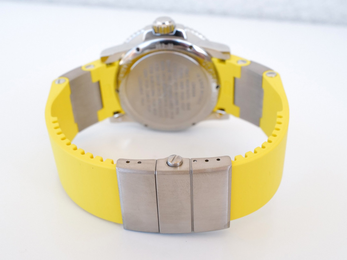Швейцарские часы Ulysse Nardin Maxi Marine Diver Yellow Dial 43