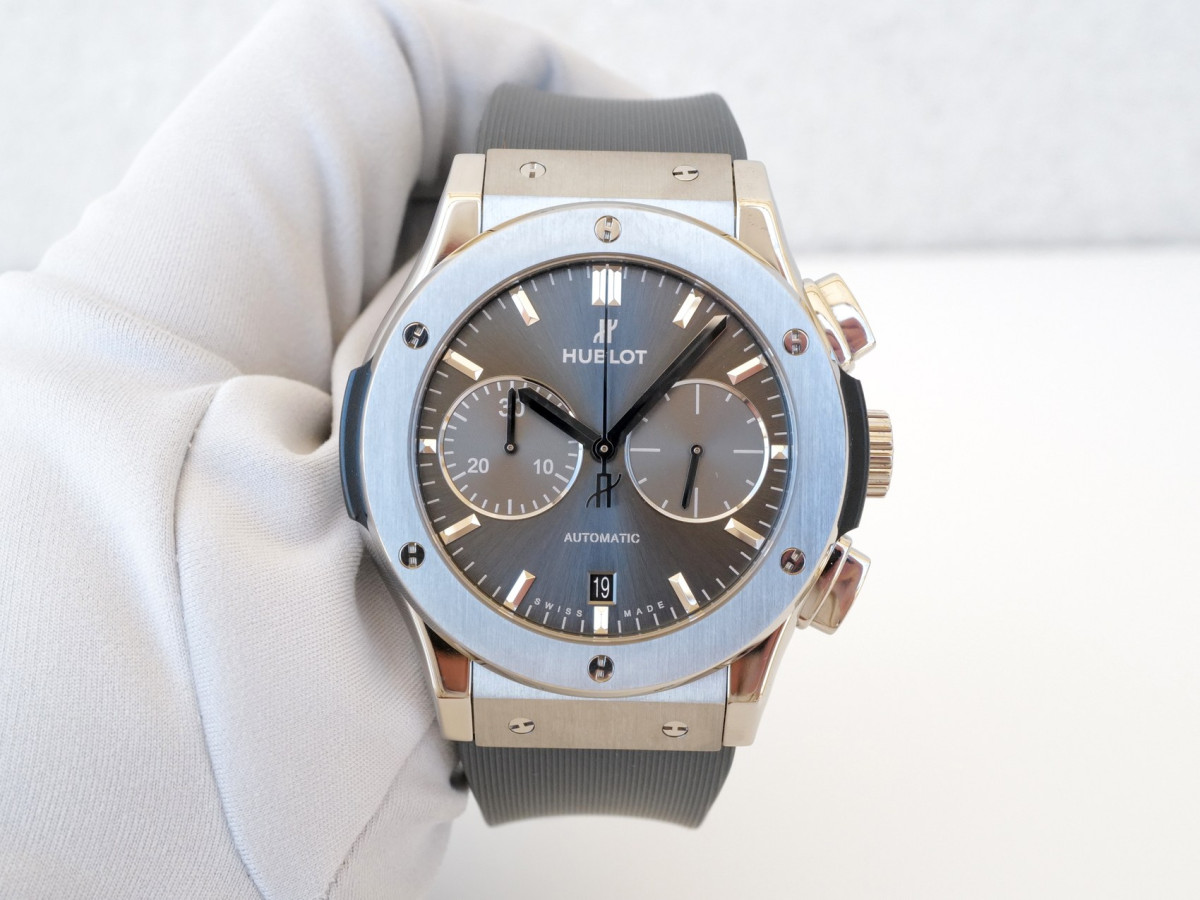 Швейцарський годинник Hublot Classic Fusion Chronograph Titanium Racing Grey 45