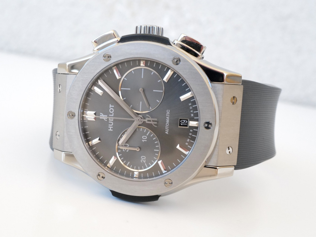 Швейцарський годинник Hublot Classic Fusion Chronograph Titanium Racing Grey 45