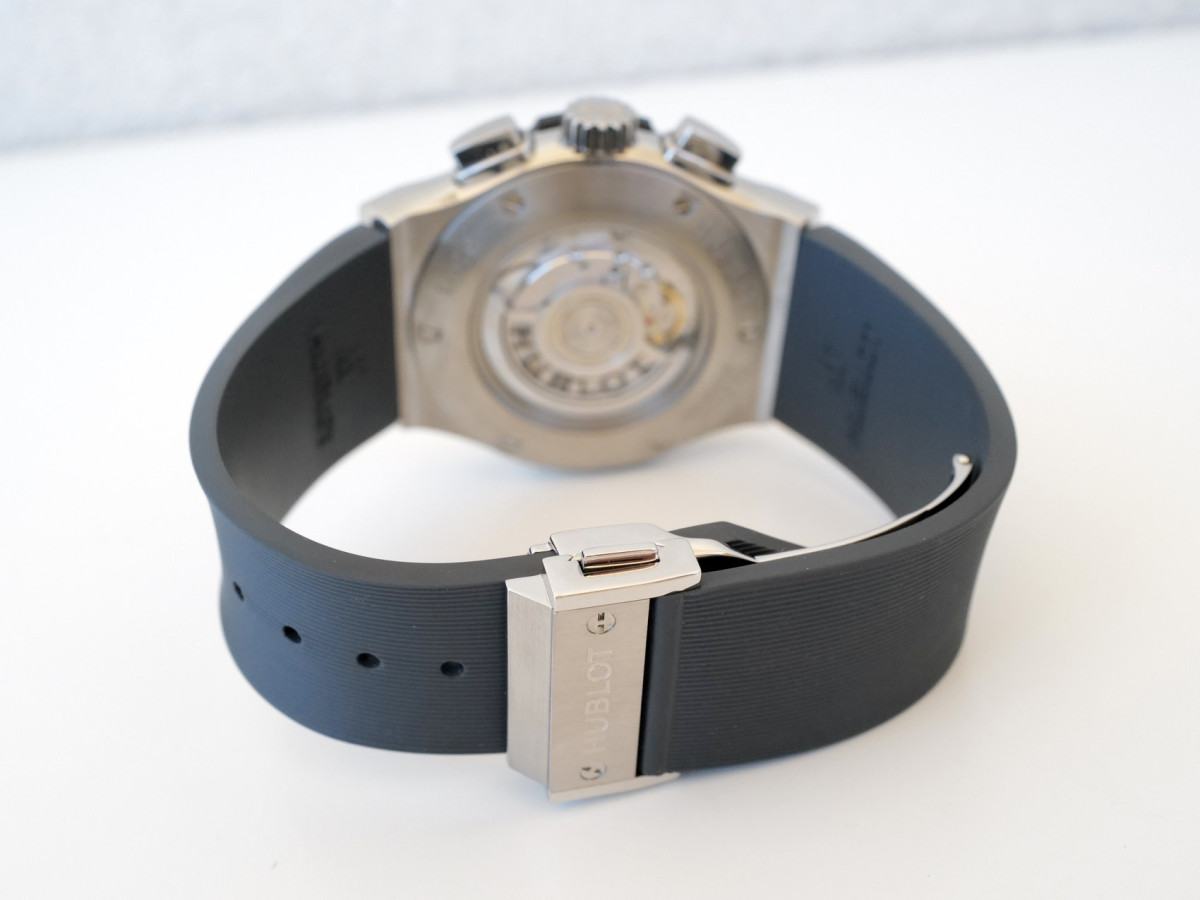 Швейцарський годинник Hublot Classic Fusion Chronograph Titanium Racing Grey 45