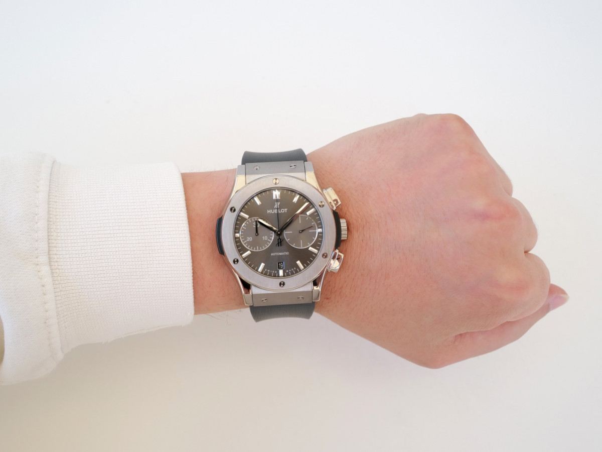 Швейцарський годинник Hublot Classic Fusion Chronograph Titanium Racing Grey 45