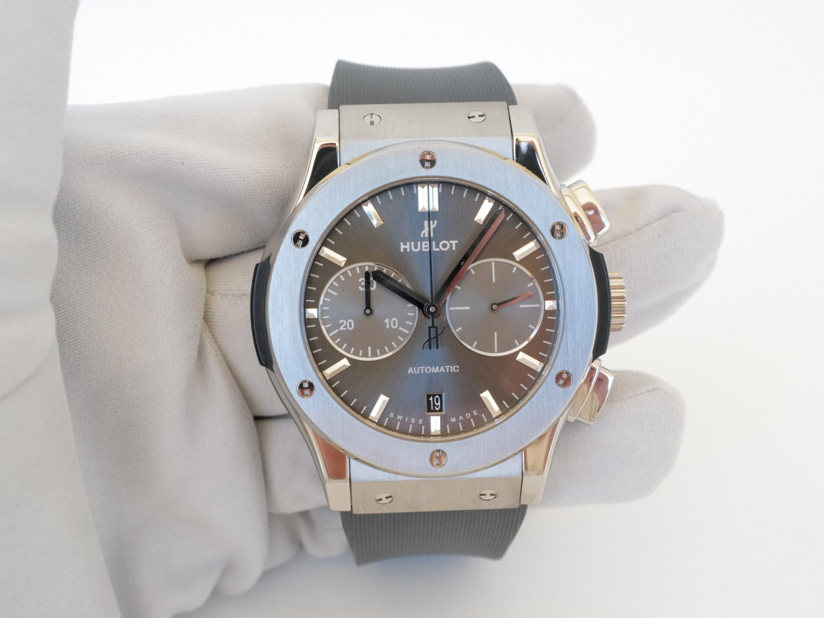 Швейцарський годинник Hublot Classic Fusion Chronograph Titanium Racing Grey 45