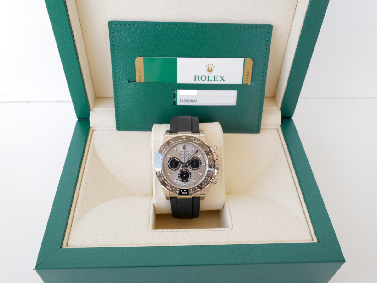 Швейцарские часы Rolex Cosmograph Daytona 18K White Gold Oysterflex Ghost Dial 40