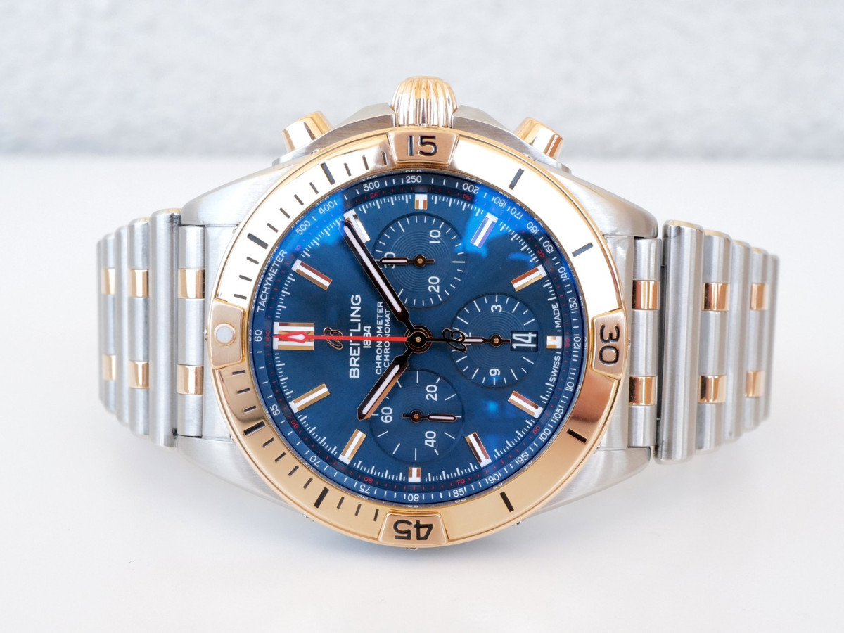 Швейцарський годинник Breitling Chronomat B01 42 Steel Rose Gold Blue Dial