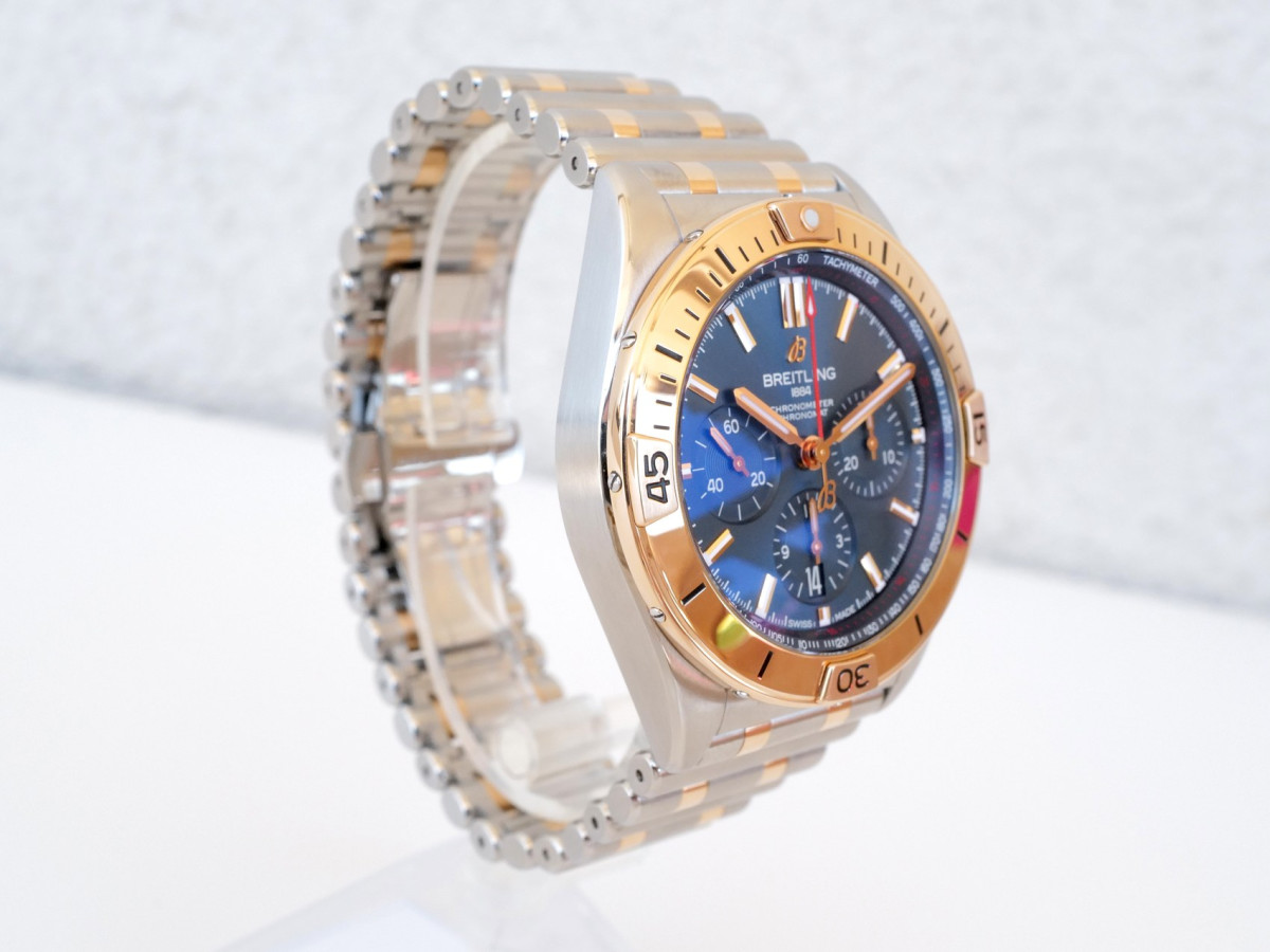Швейцарський годинник Breitling Chronomat B01 42 Steel Rose Gold Blue Dial