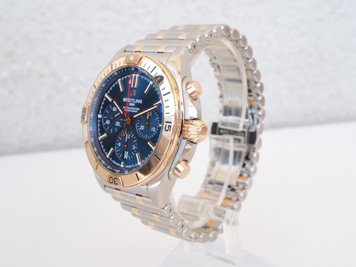 Швейцарський годинник Breitling Chronomat B01 42 Steel Rose Gold Blue Dial
