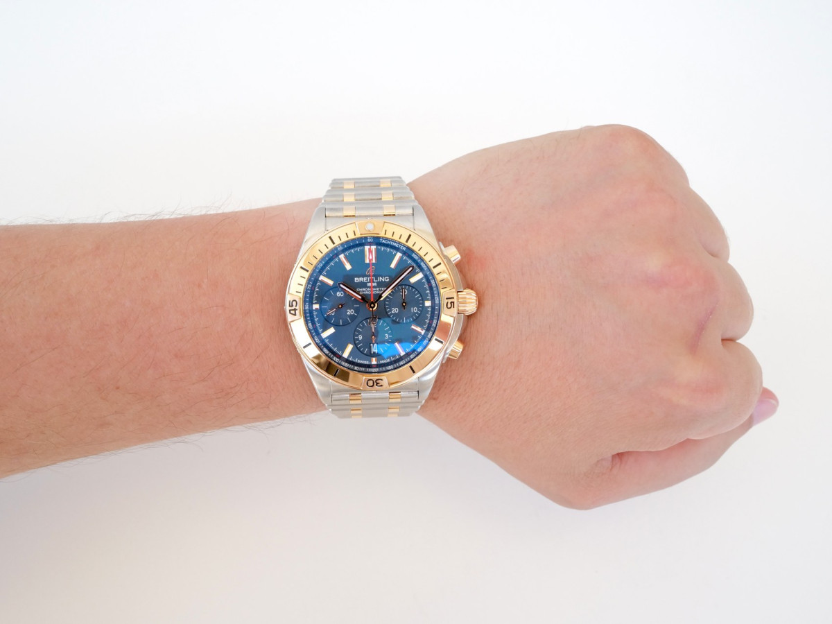 Швейцарський годинник Breitling Chronomat B01 42 Steel Rose Gold Blue Dial