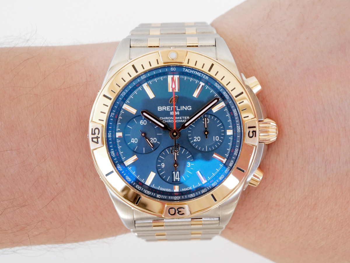 Швейцарський годинник Breitling Chronomat B01 42 Steel Rose Gold Blue Dial