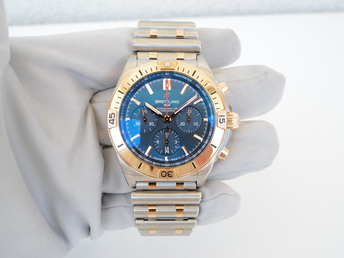 Швейцарський годинник Breitling Chronomat B01 42 Steel Rose Gold Blue Dial