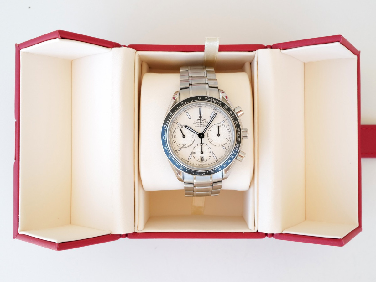 Швейцарський годинник Omega Speedmaster Racing Chronograph White Dial 40