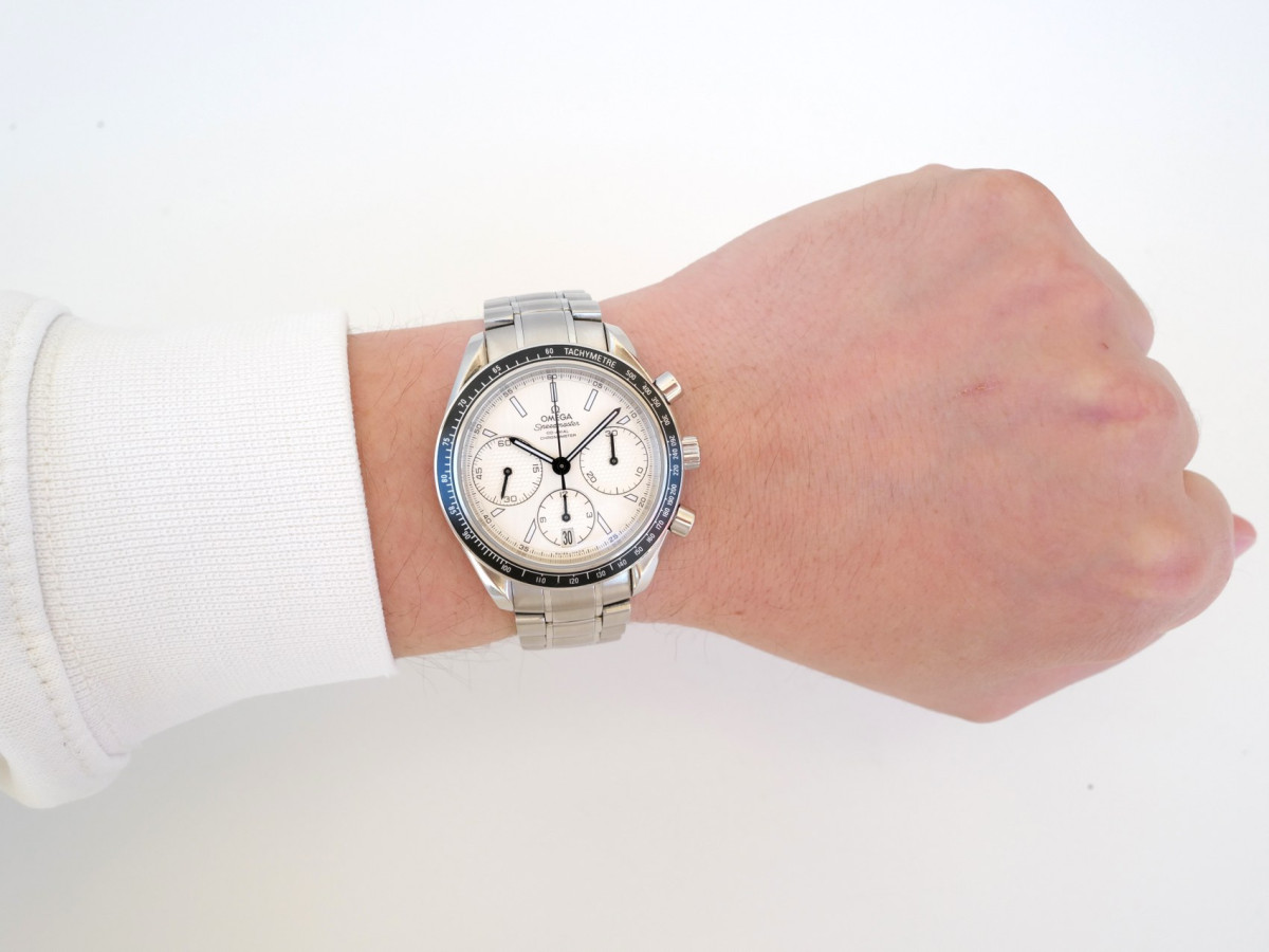 Швейцарський годинник Omega Speedmaster Racing Chronograph White Dial 40