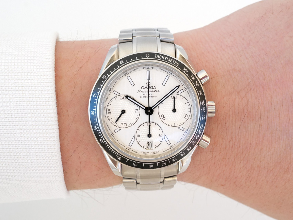 Швейцарський годинник Omega Speedmaster Racing Chronograph White Dial 40