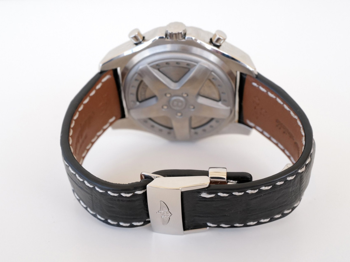Швейцарський годинник Breitling Bentley 6.75 Chronograph White Dial 49