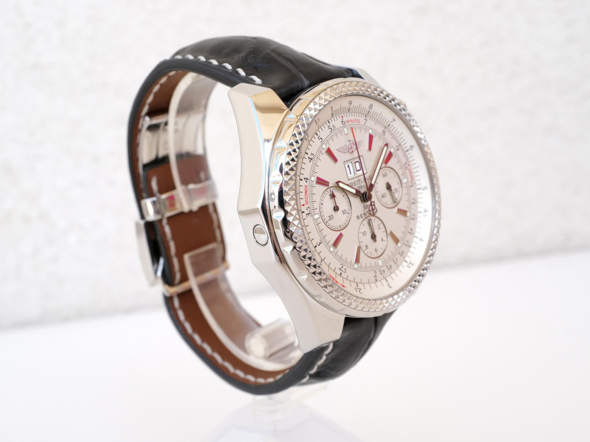 Швейцарський годинник Breitling Bentley 6.75 Chronograph White Dial 49