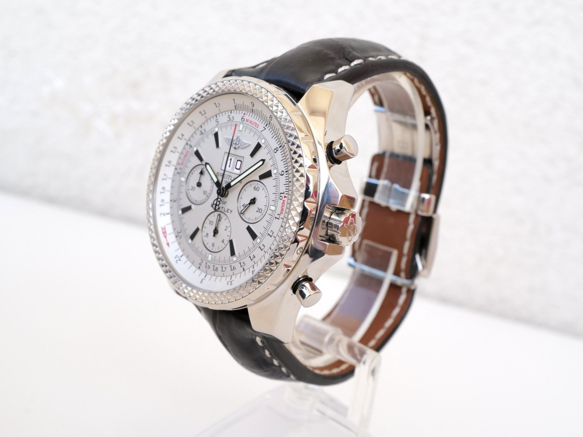 Швейцарський годинник Breitling Bentley 6.75 Chronograph White Dial 49