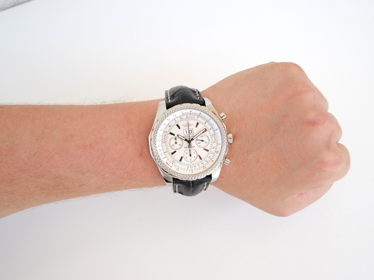 Швейцарський годинник Breitling Bentley 6.75 Chronograph White Dial 49