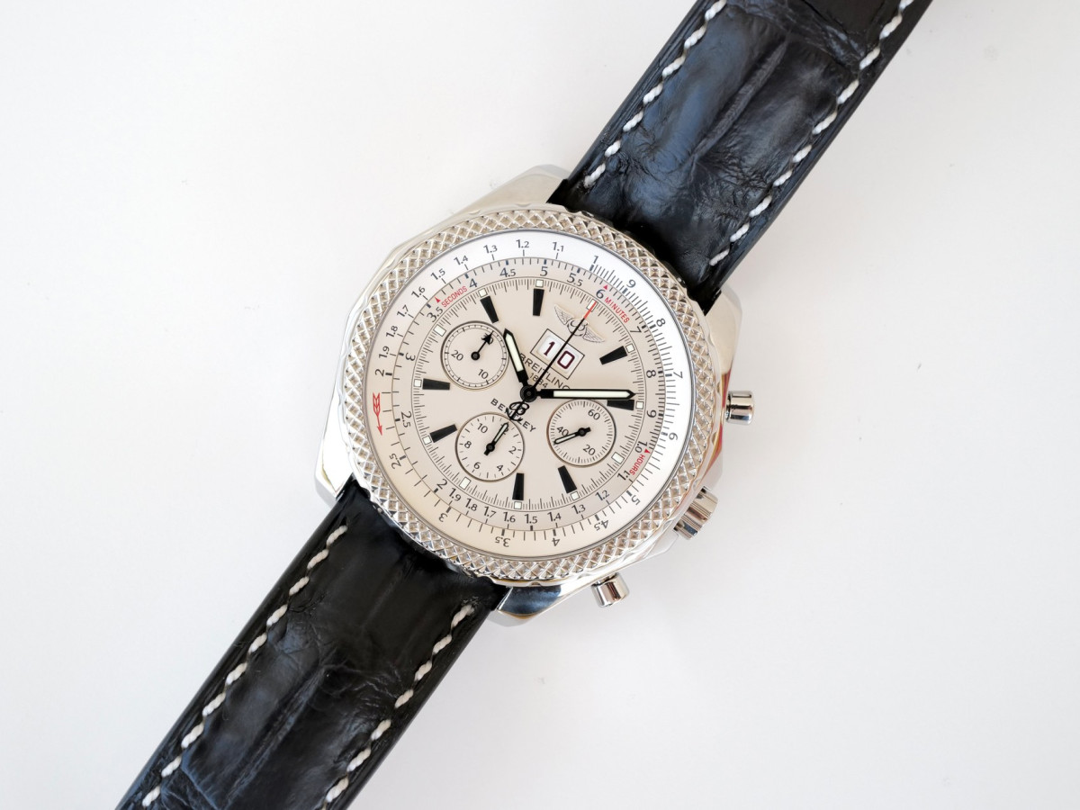 Швейцарський годинник Breitling Bentley 6.75 Chronograph White Dial 49