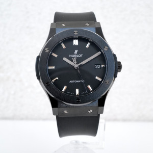 Швейцарские часы Hublot Classic Fusion Black Magic Ceramic 45