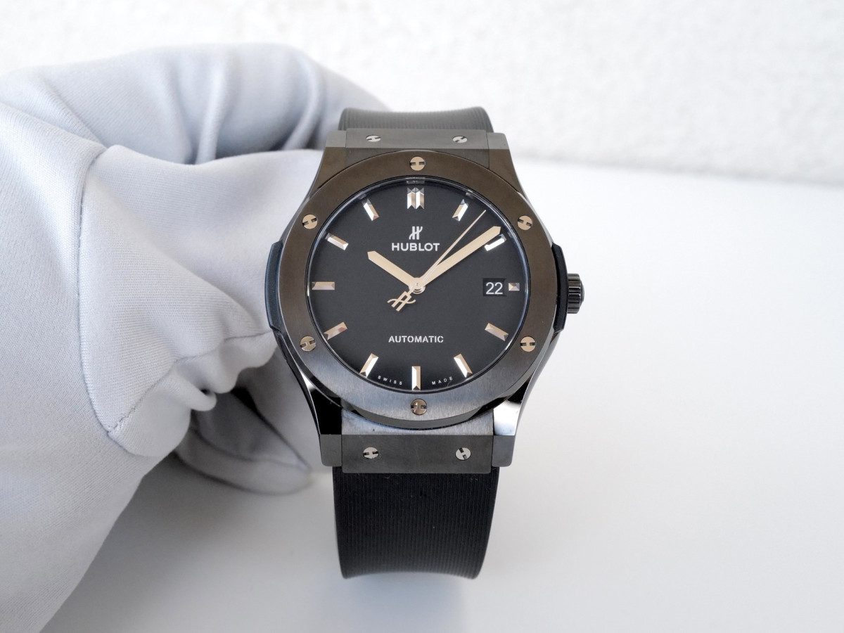 Швейцарские часы Hublot Classic Fusion Black Magic Ceramic 45