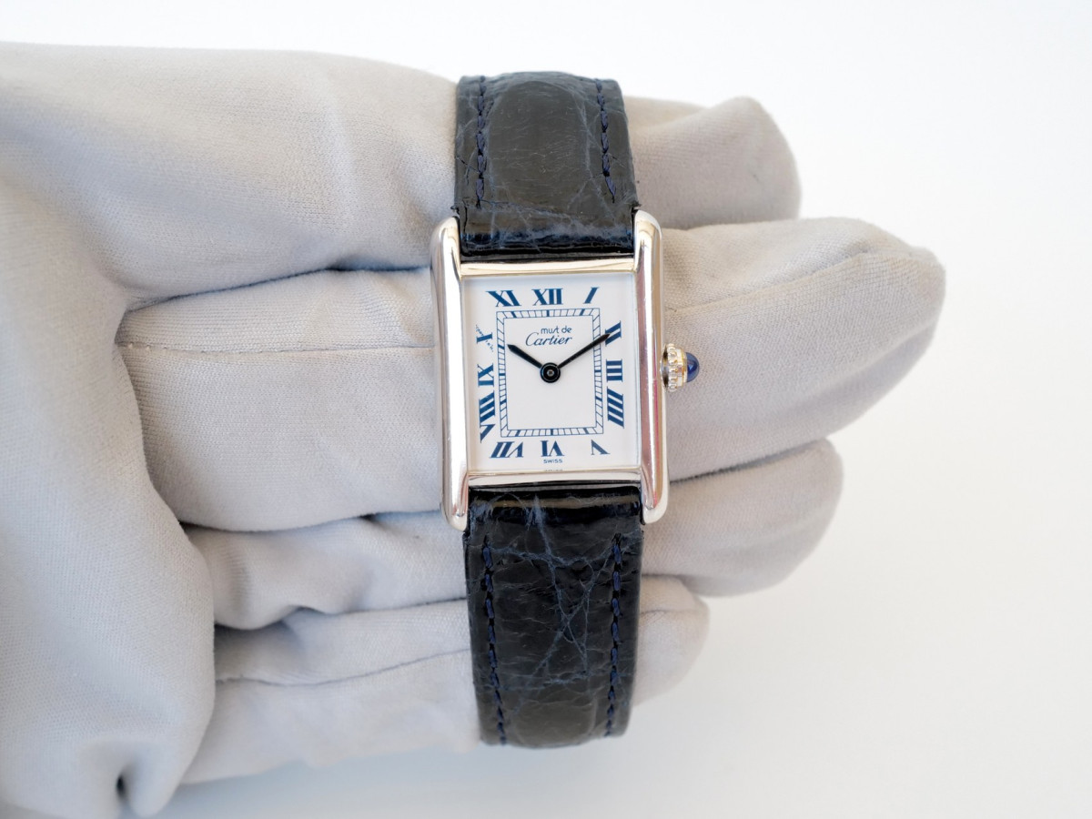 Швейцарские часы Cartier Must Tank Ivory Roman Dial