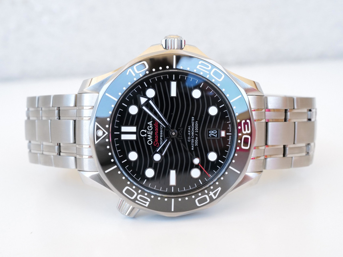 Швейцарские часы Omega Seamaster Diver 300M Black Dial 42