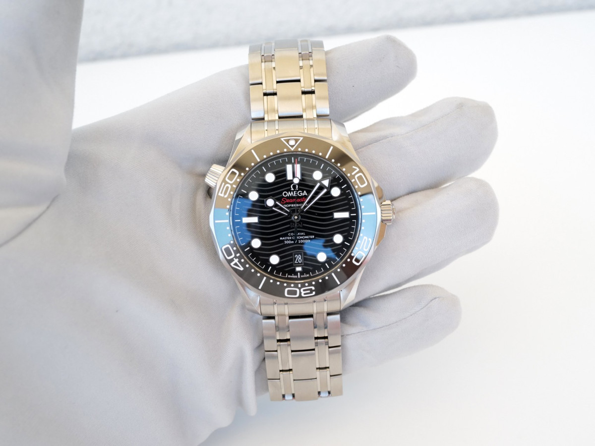 Швейцарские часы Omega Seamaster Diver 300M Black Dial 42
