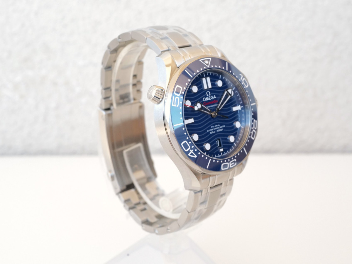 Швейцарские часы Omega Seamaster Diver 300M Blue Dial 42
