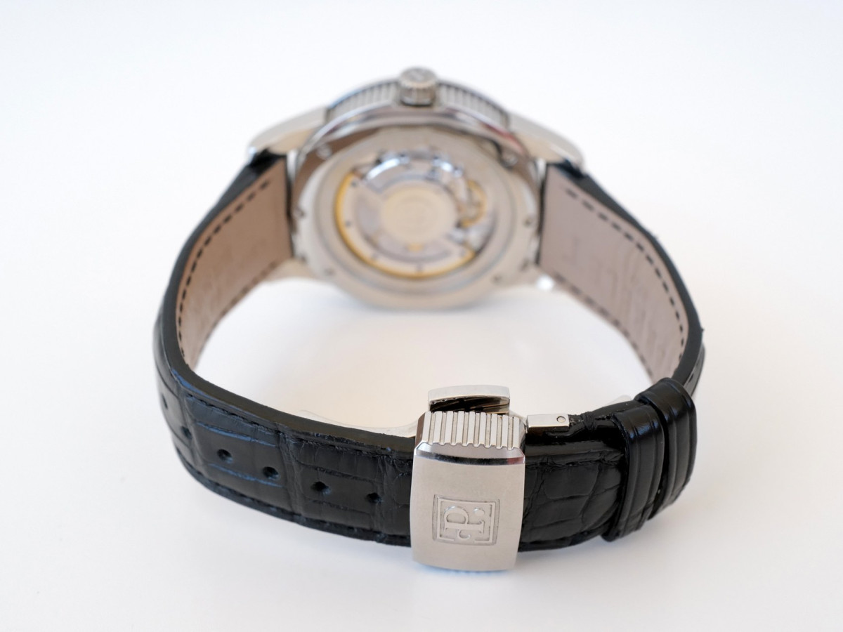 Швейцарские часы Perrelet Date Power Reserve 40