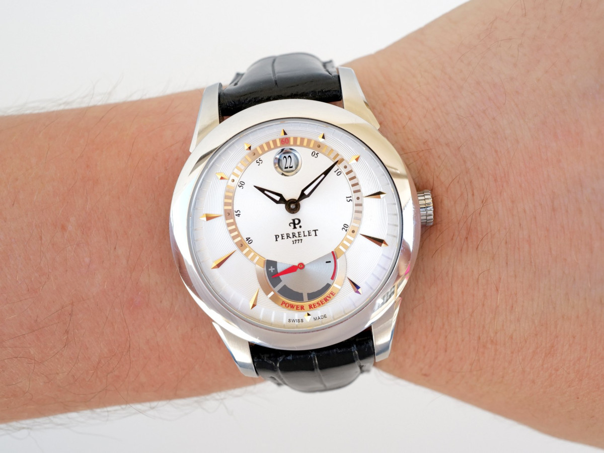 Швейцарские часы Perrelet Date Power Reserve 40