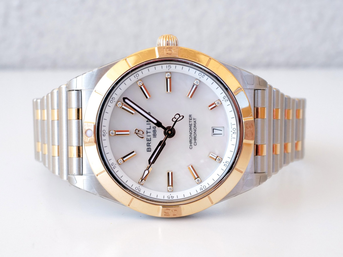 Швейцарские часы Breitling Chronomat 36 Steel 18K Rose Gold MOP Diamond Dial