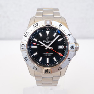 Швейцарские часы Breitling Avenger Automatic GMT 44 Black Dial
