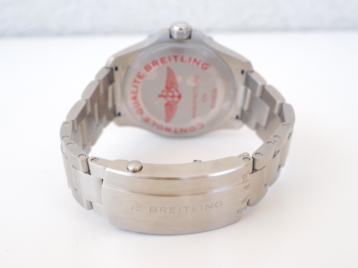 Швейцарские часы Breitling Avenger Automatic GMT 44 Black Dial