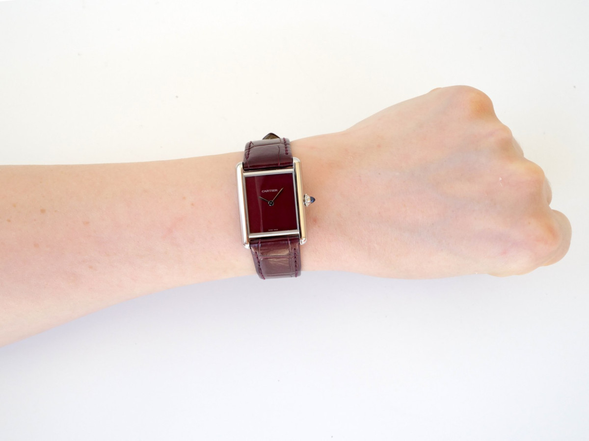 Швейцарские часы Cartier Tank Must De Cartier Burgundy Dial