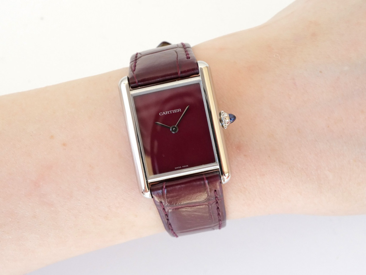 Швейцарские часы Cartier Tank Must De Cartier Burgundy Dial