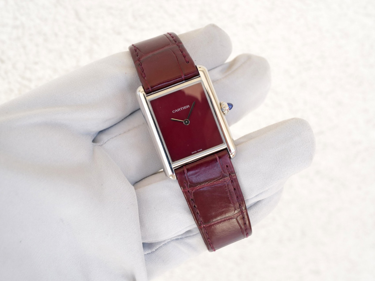 Швейцарские часы Cartier Tank Must De Cartier Burgundy Dial