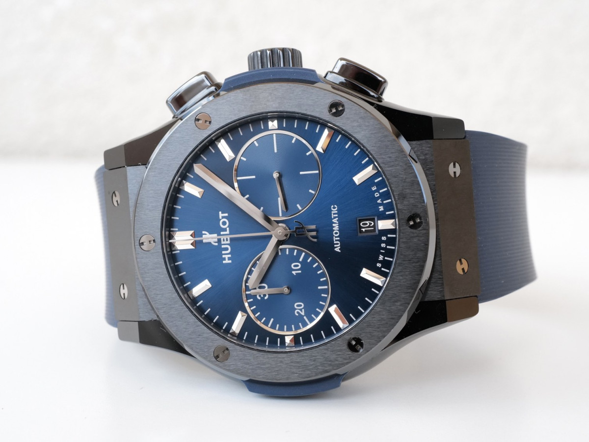 Швейцарские часы Classic Fusion Ceramic Blue Chronograph 45 (2023)