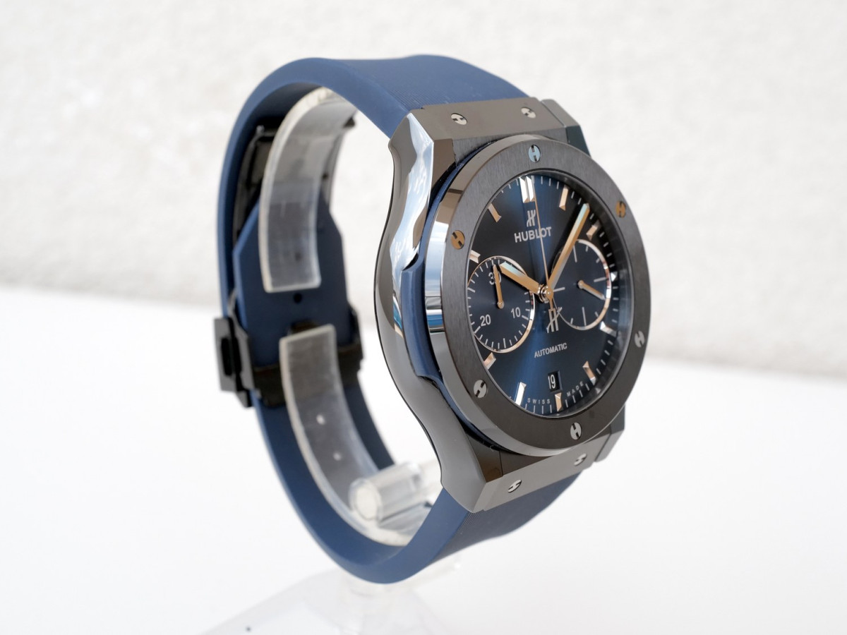 Швейцарские часы Classic Fusion Ceramic Blue Chronograph 45 (2023)