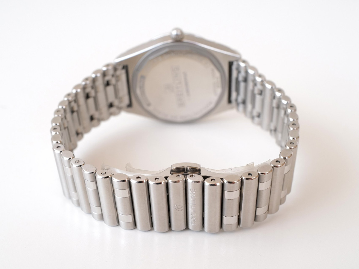 Швейцарские часы Breitling Chronomat 32