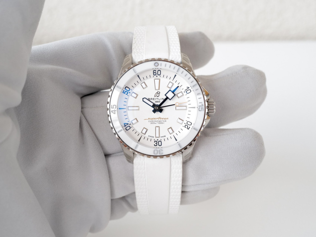 Швейцарские часы Breitling Superocean 36