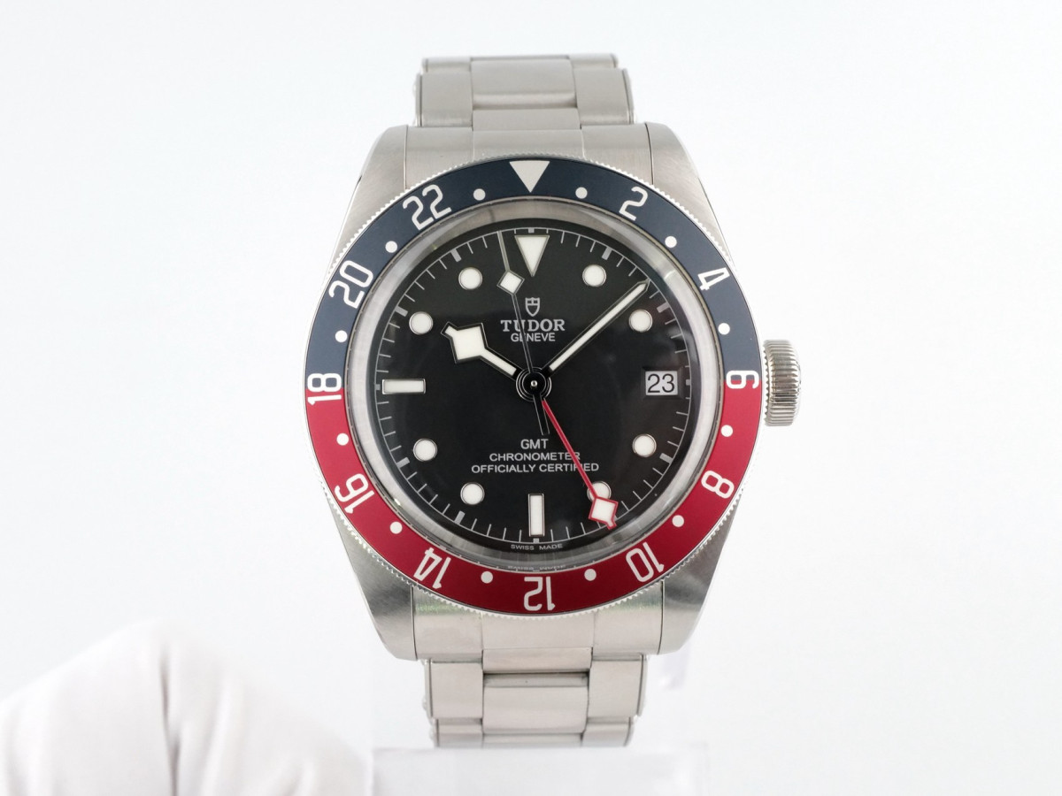 Швейцарские часы Tudor Black Bay GMT Pepsi 41