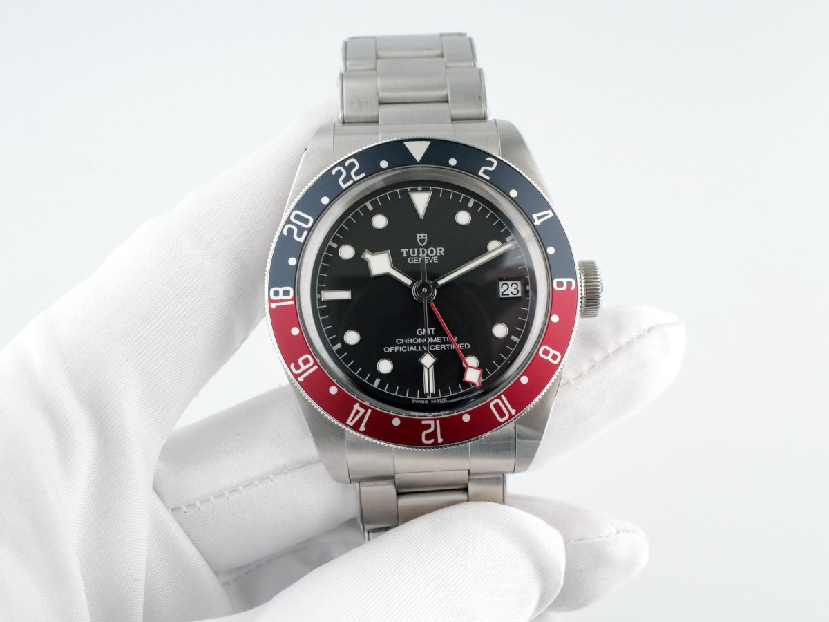 Швейцарские часы Tudor Black Bay GMT Pepsi 41