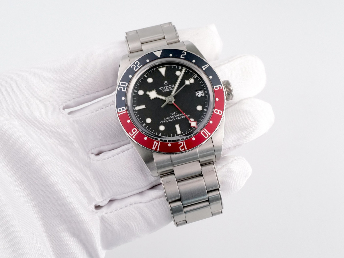Швейцарские часы Tudor Black Bay GMT Pepsi 41