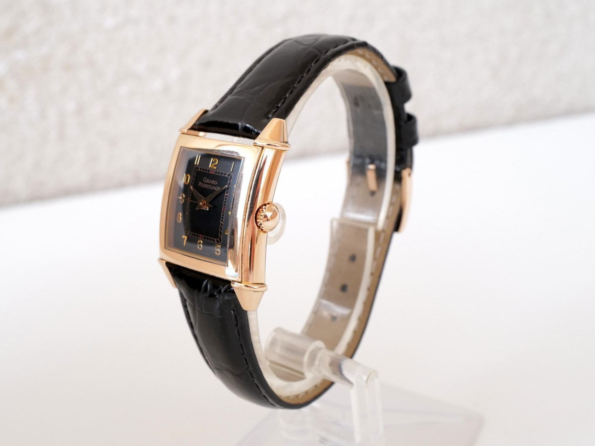 Swiss watch Girard Perregaux 1945 Vintage Ladies Quartz 18K Rose Gold