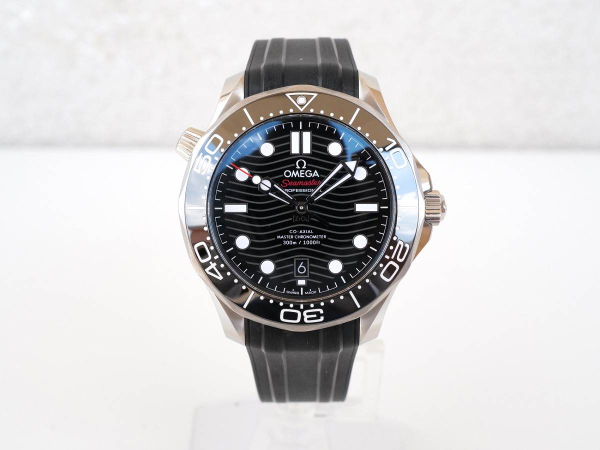 Швейцарський годинник Omega Seamaster Diver 300 M Co-Axial Chronometer Black Dial 42