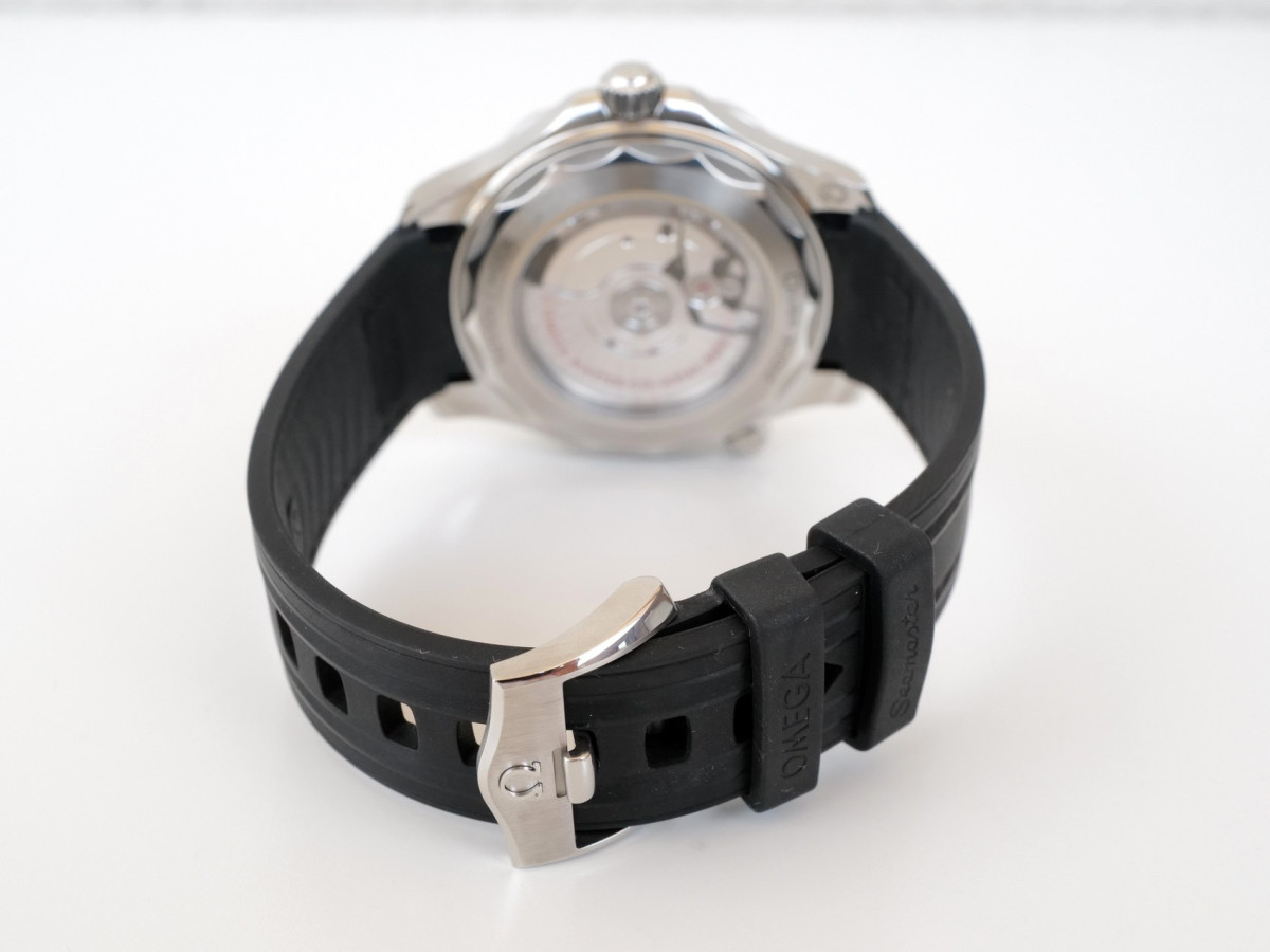 Швейцарський годинник Omega Seamaster Diver 300 M Co-Axial Chronometer Black Dial 42