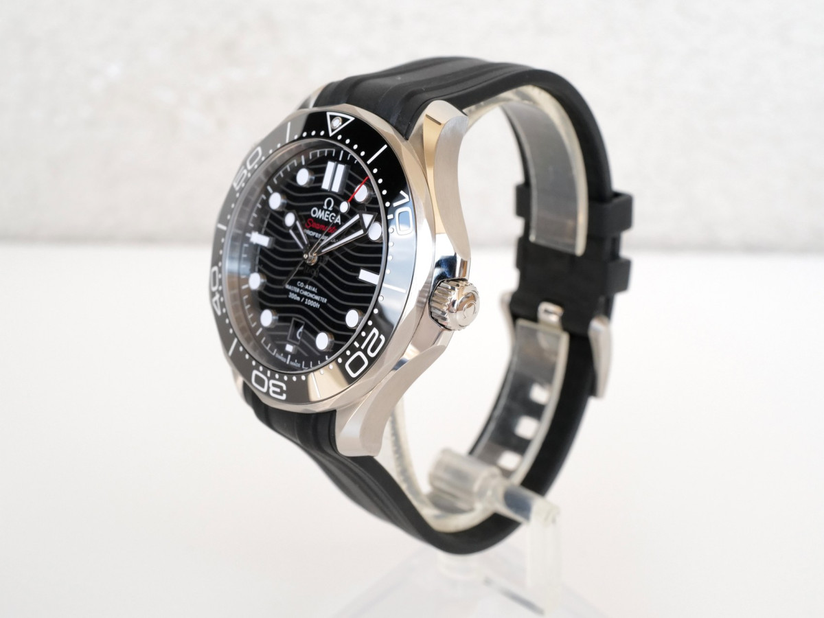 Швейцарський годинник Omega Seamaster Diver 300 M Co-Axial Chronometer Black Dial 42