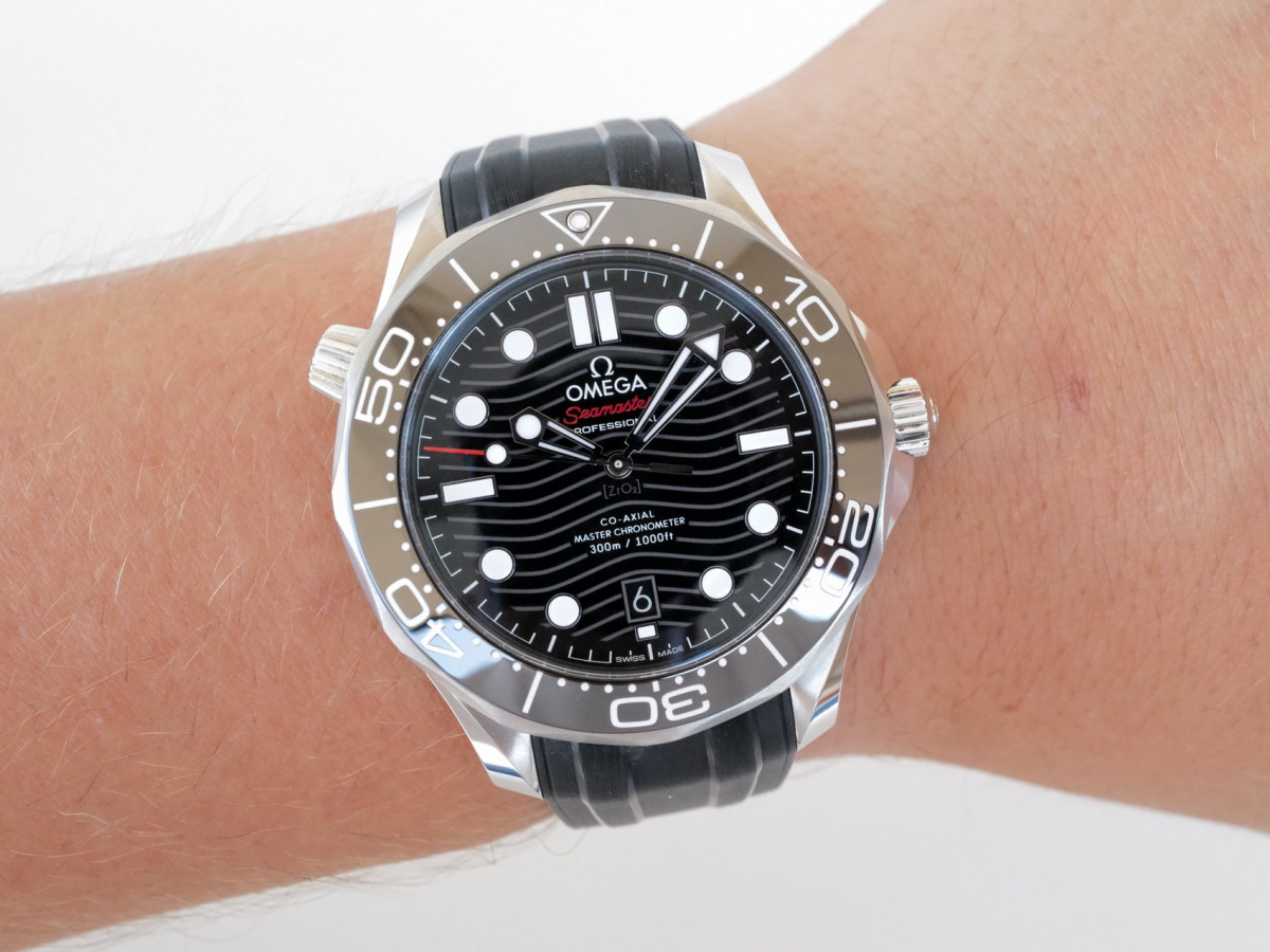 Швейцарський годинник Omega Seamaster Diver 300 M Co-Axial Chronometer Black Dial 42
